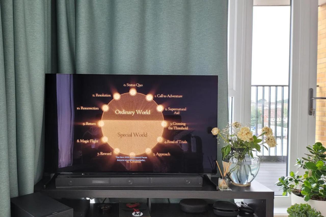 Apartment Sunny Luxury Skyline Flat Near Alexandra Palace, Tottenham Stadium & Drumsheds London